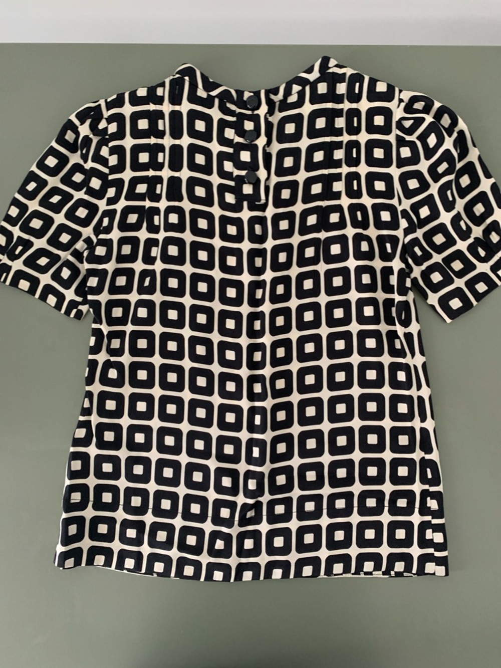 Vintage BANANA REPUBLIC Black and Cream Geometric Blouse - Picture 7 of 7